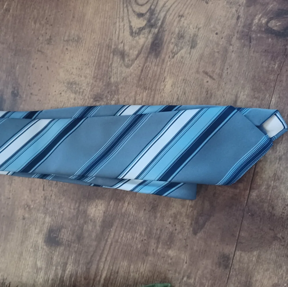 Don Loper Beverly Hills tie 👔